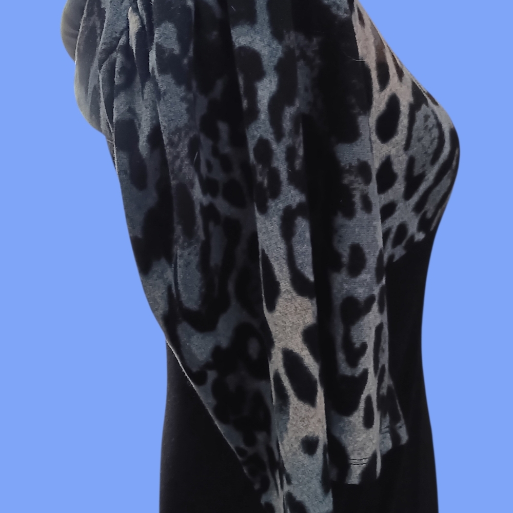 Chic Leopard Print and Black Women's Top - Picture 4 of 5